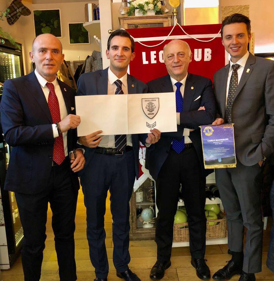 Scambio di auguri e cena di beneficenza per il Leo Club