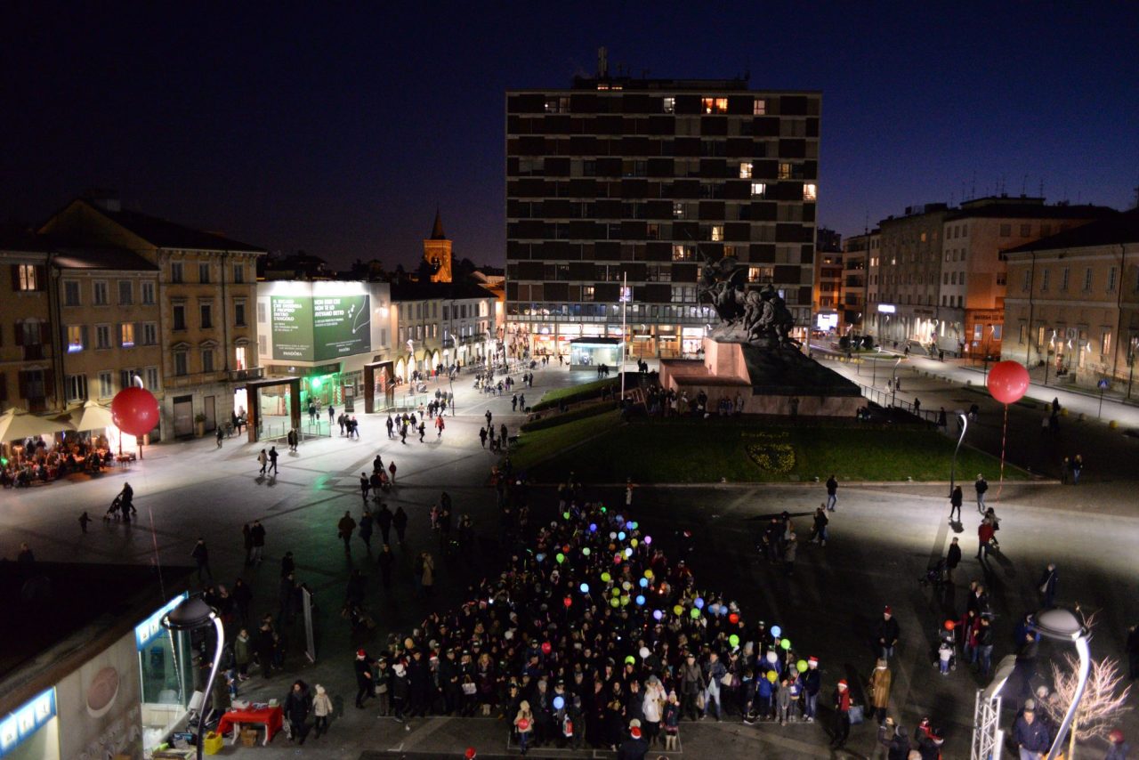 Albero di Natale vivente in piazza Trento IL VIDEO