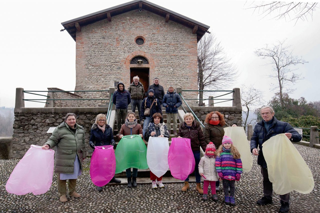 Lanterne colorate per celebrare la pace