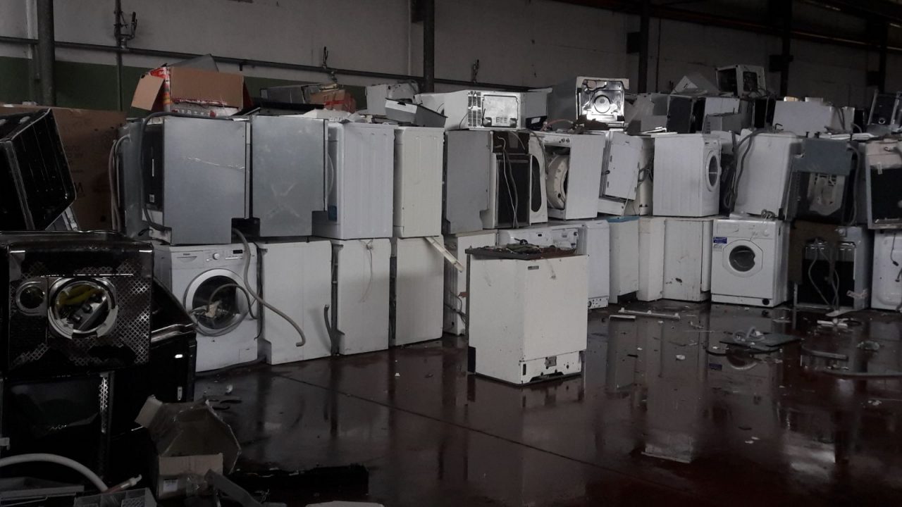 Sequestrato dalla Polizia locale deposito abusivo di rifiuti