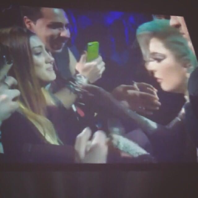 L’abbraccio tra Lady Gaga e una ragazza di Carnate