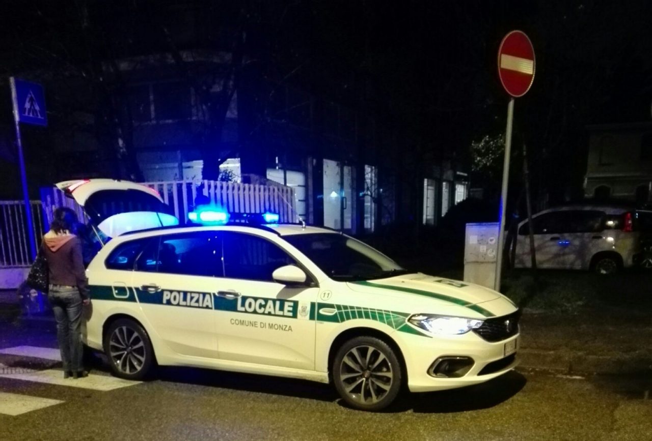 Ciclista travolto in via Casati