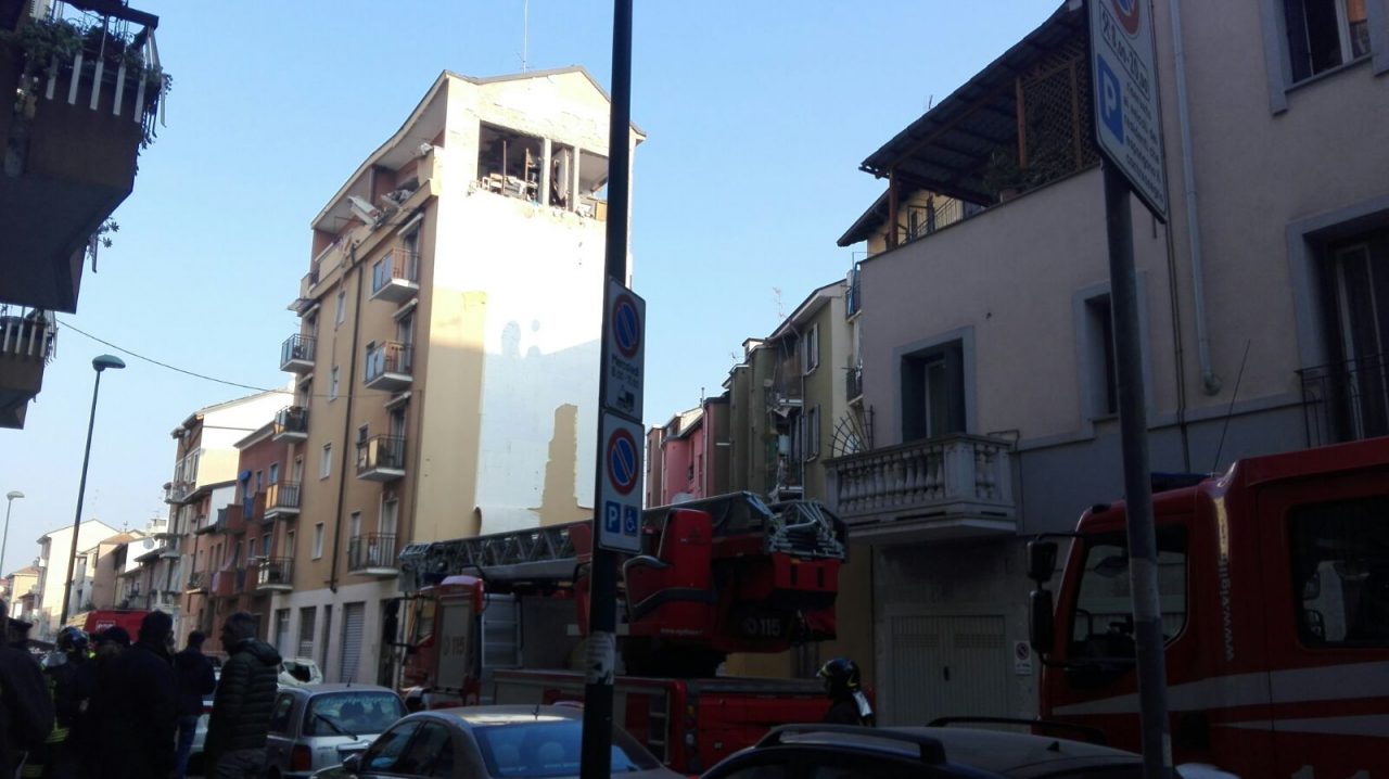 Esplosione Sesto San Giovanni il sindaco tra gli sfollati NUOVE FOTO