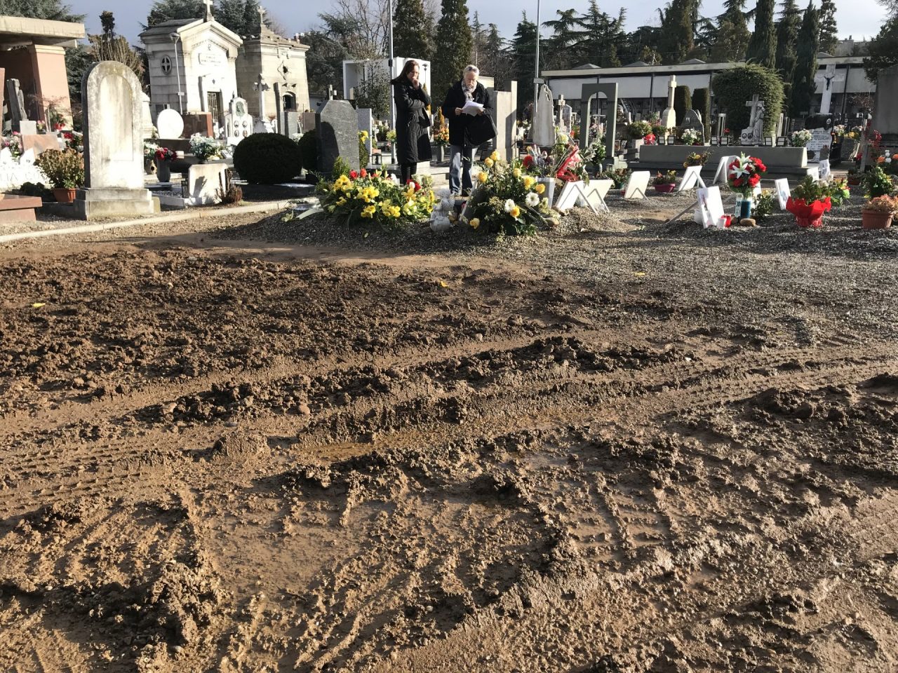 “Mia moglie è sepolta nel fango”