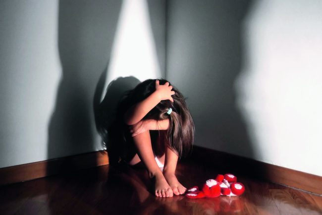 Molestata dal vicino di casa della nonna