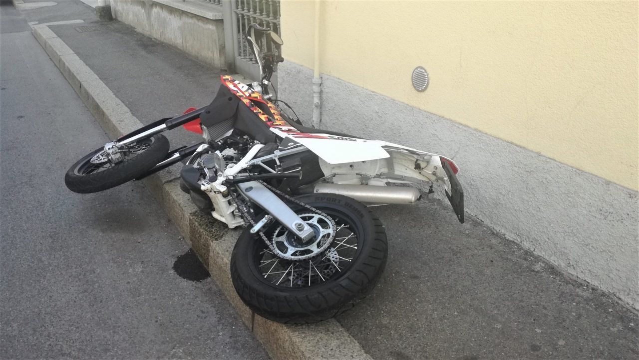 Incidente a Seregno, caccia al pirata della strada