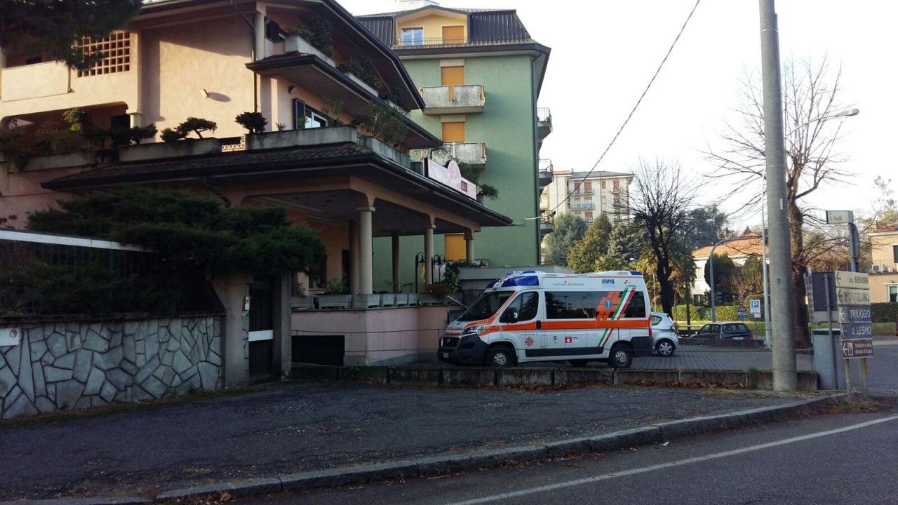 Malore per una 65enne a Besana: è grave