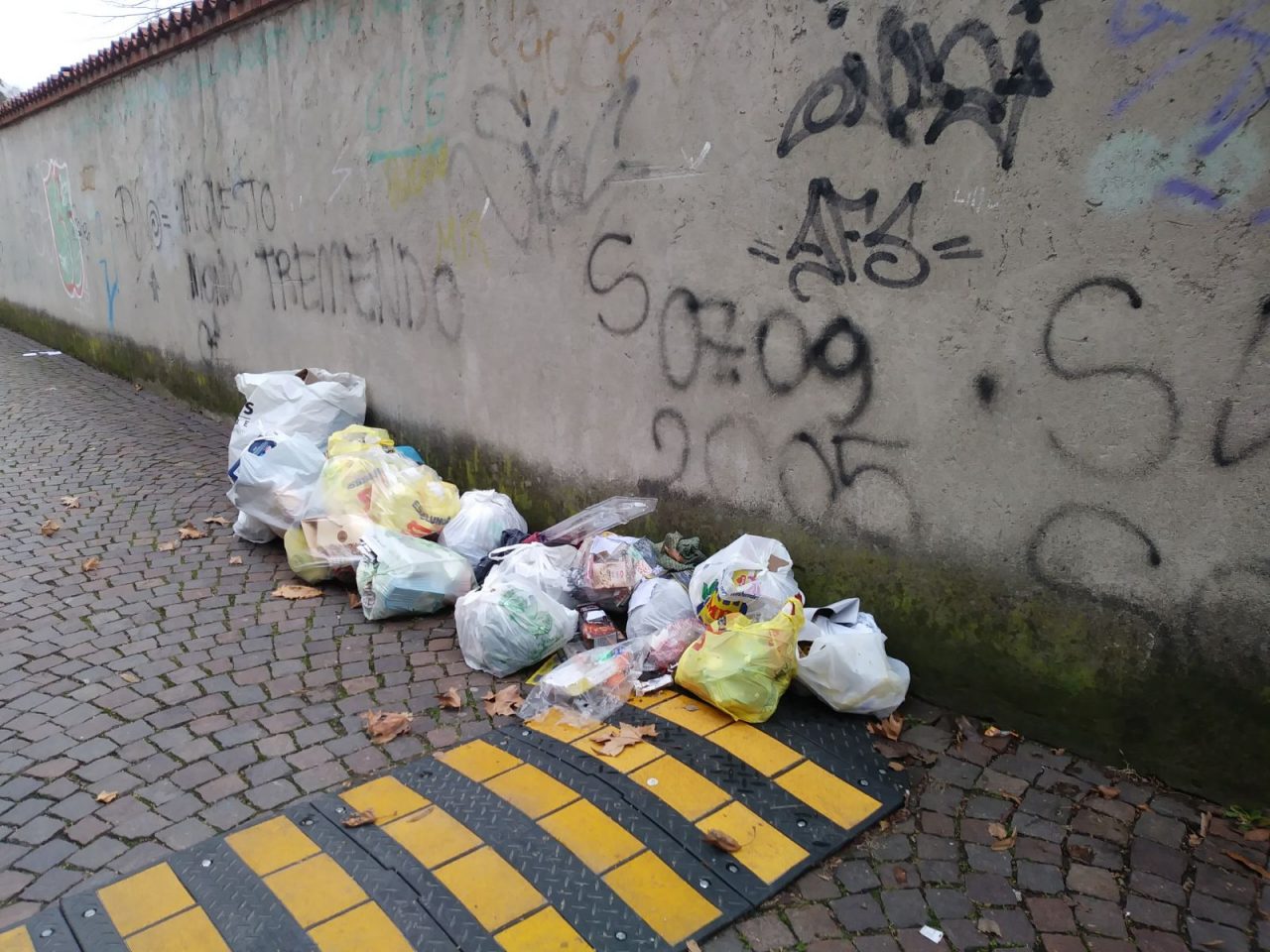Rifiuti: gli incivili non si fermano