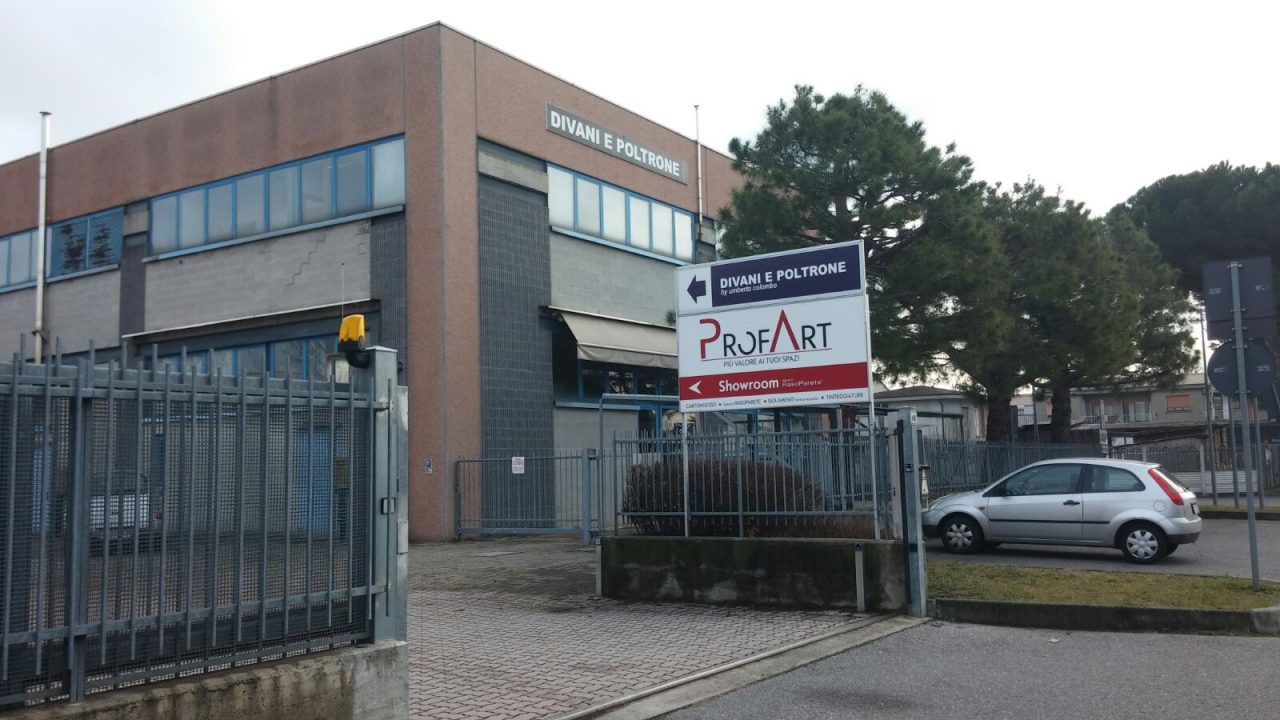 Schiacciato dai pannelli di cartongesso operaio in ospedale