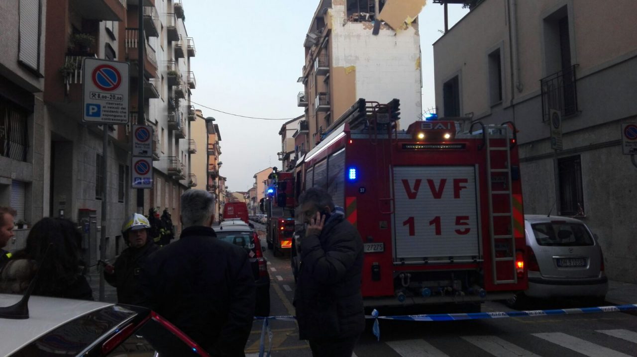 Esplosione Sesto San Giovanni E’ crollato il tetto del palazzo IL VIDEO