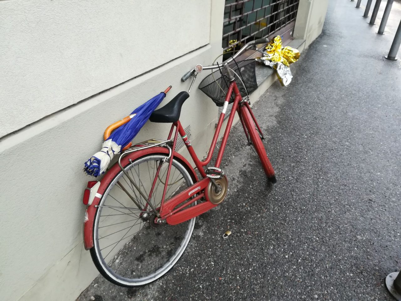 Vola dalla bici, paura per un pensionato
