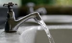 Allaga l'appartamento lasciando i rubinetti dell'acqua aperti per due giorni: palazzina danneggiata