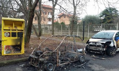 Auto ancora a fuoco a Cesano
