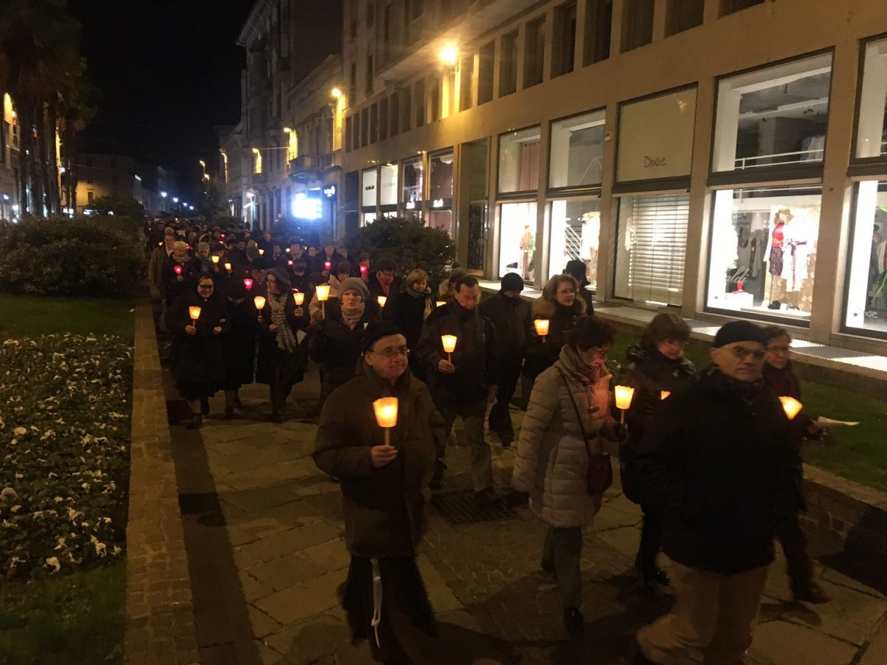 Fiaccole accese per invocare l’unità dei cristiani