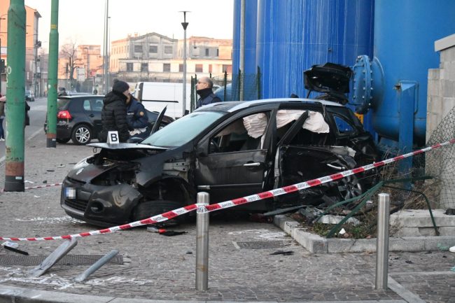 Schianto a Milano, morta anche donna di 44 anni