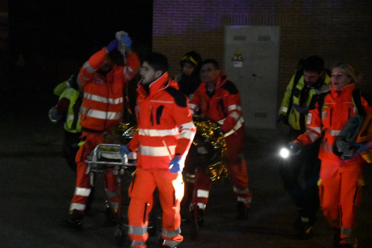 Travolto dal treno a Carnate rischia anche l’altra gamba. Giallo sul gioco pericoloso