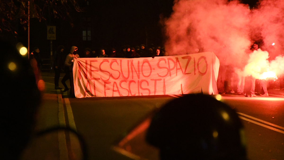 Presidio autonomi contro la Destra a Monza: arriva la Polizia VIDEO