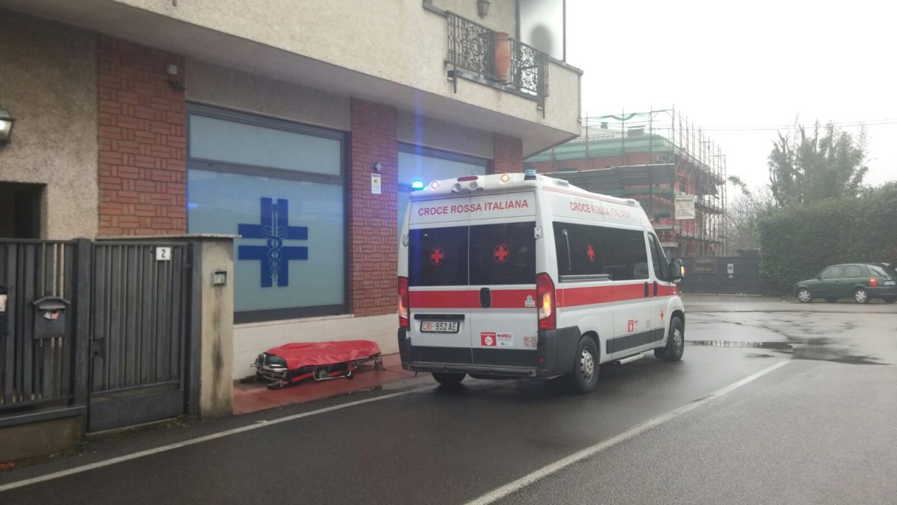 Lite tra vicini di casa finisce in ospedale
