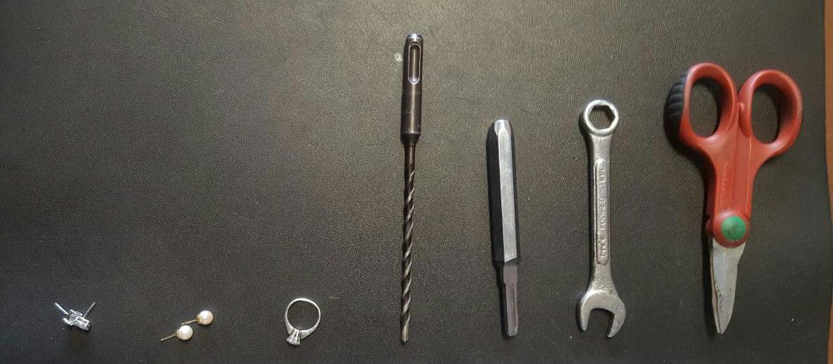 Refurtiva e attrezzi del mestiere in auto, arrestati
