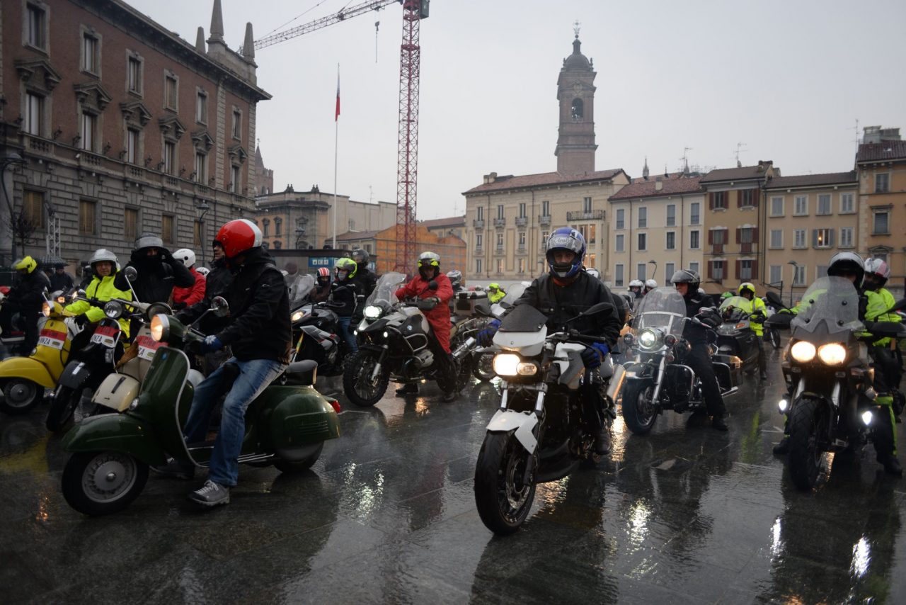 Befana in moto solidale a Monza IL VIDEO