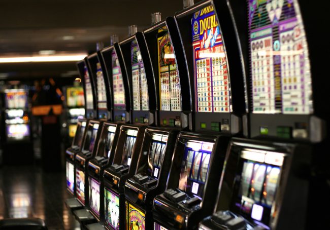 Rapina alla sala bingo Oplà, malviventi in fuga col bottino