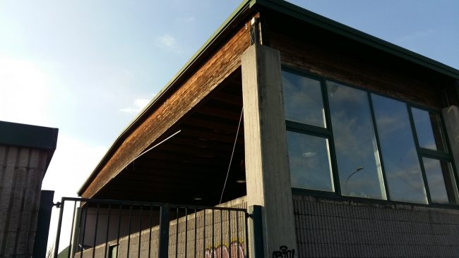 Vetrata crollata al centro sportivo, il Codacons “Poteva essere una tragedia”
