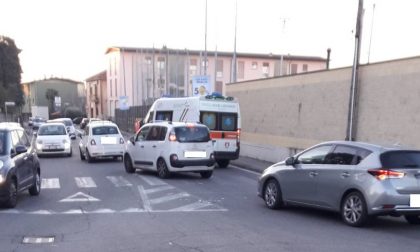Incidente in via Lecco: traffico in tilt