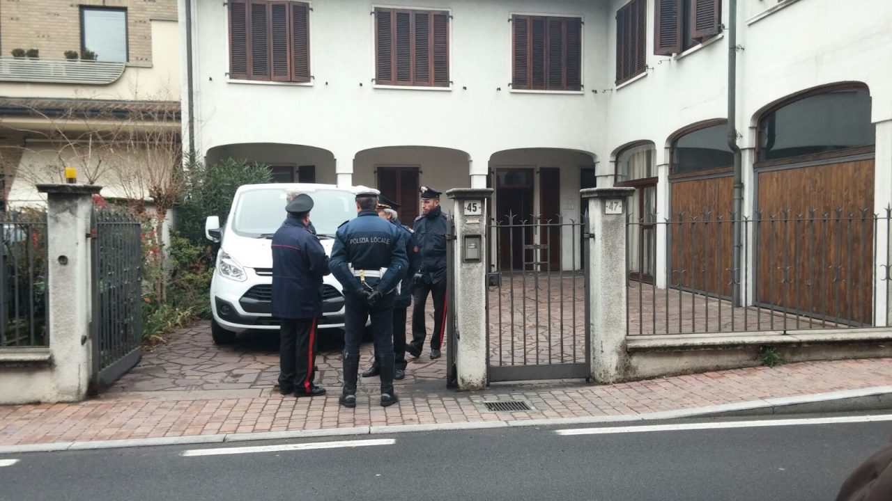 Via i profughi da Meda