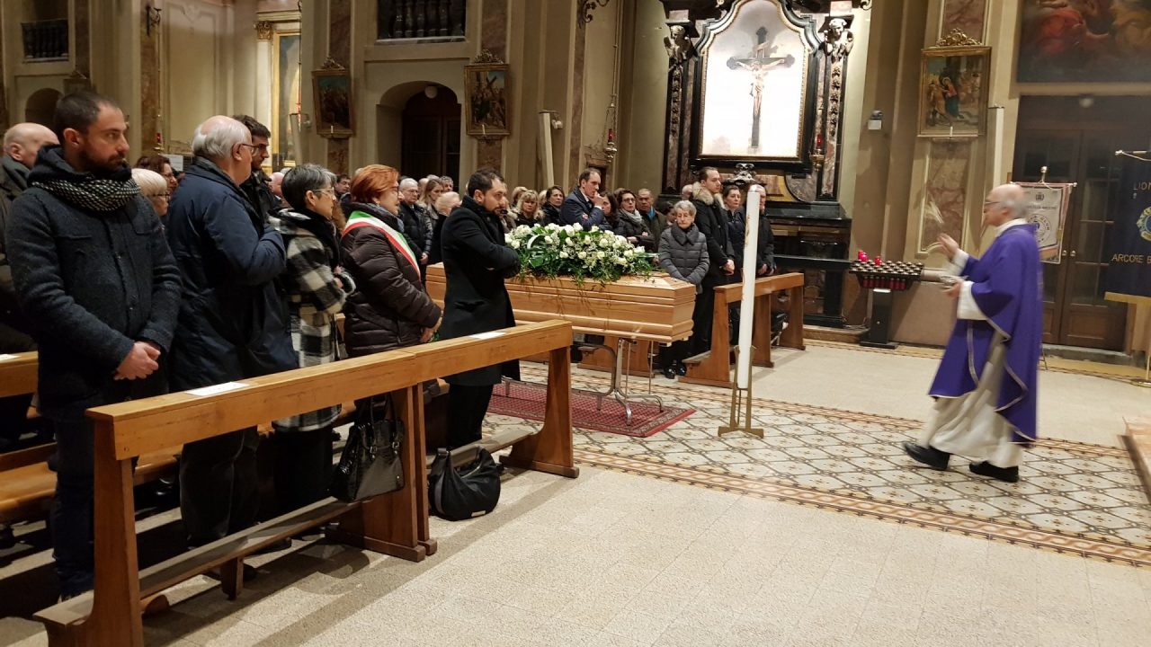 Arcore si ferma per l’ultimo saluto all’avvocato Confalonieri VIDEO E FOTO