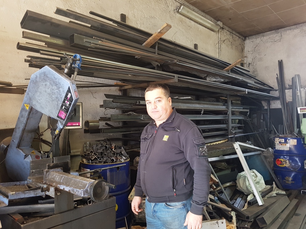 Voglio un corrimano: fabbro giussanese pronto a realizzarlo gratis