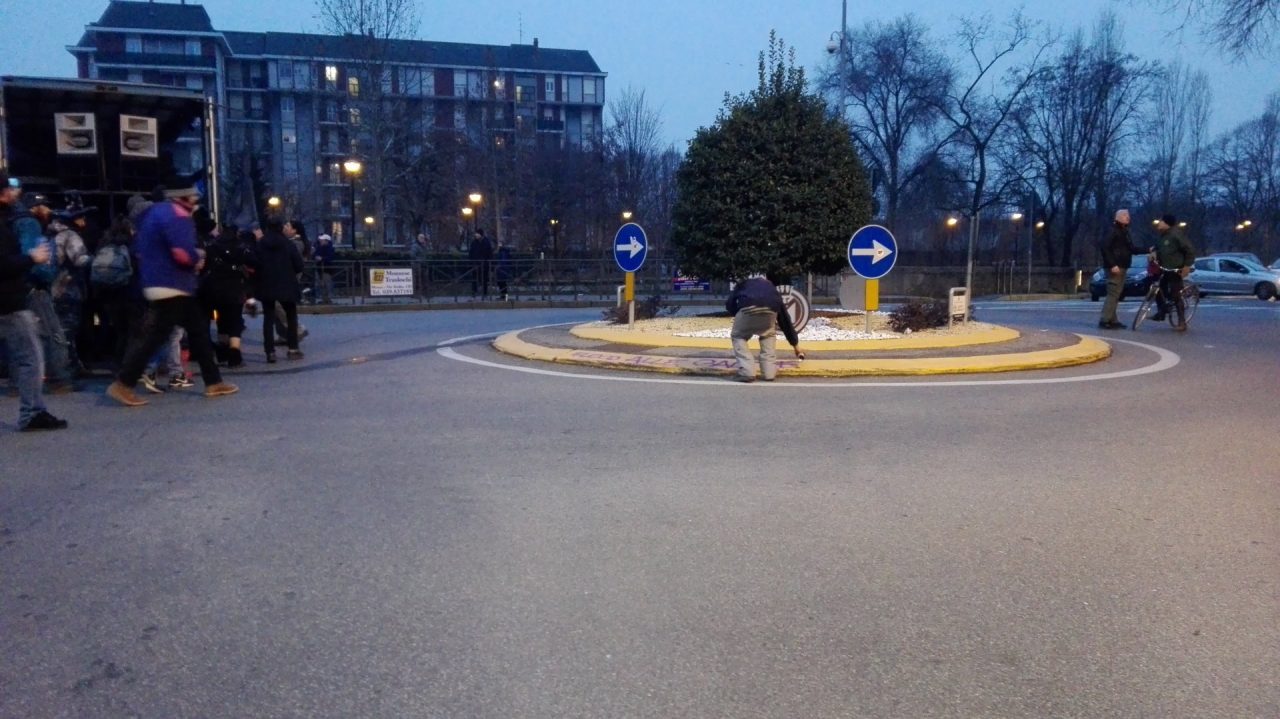 Corteo di vandali, la città si ribella