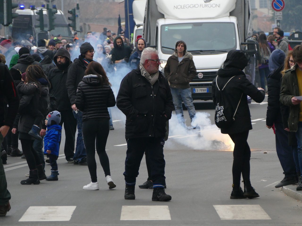 Corteo di vandali, la città si ribella