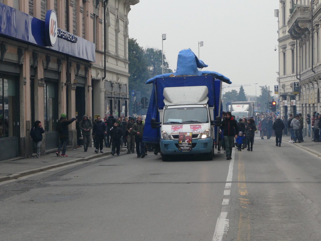 Corteo di vandali, la città si ribella