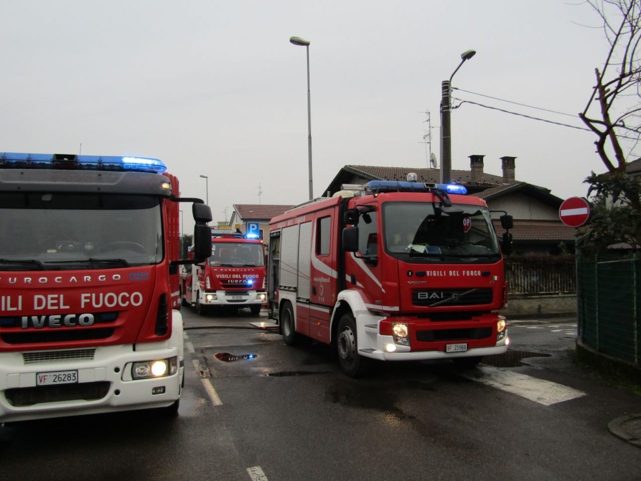Incendio a Copreno, a fuoco il tetto di una villetta FOTO