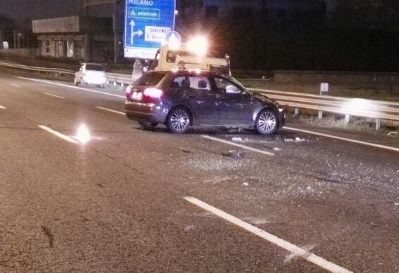 Auto ribaltata in Superstrada, giovane miracolato