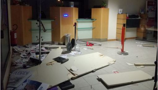 Bancomat esploso ennesimo assalto in Brianza