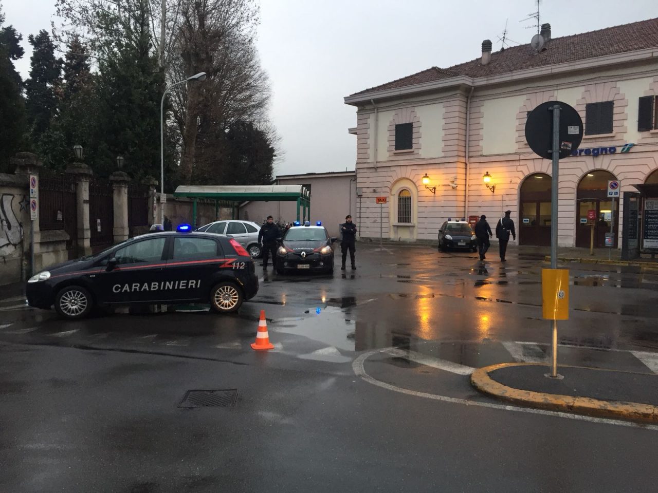 Controlli dei Carabinieri in stazione a Seregno