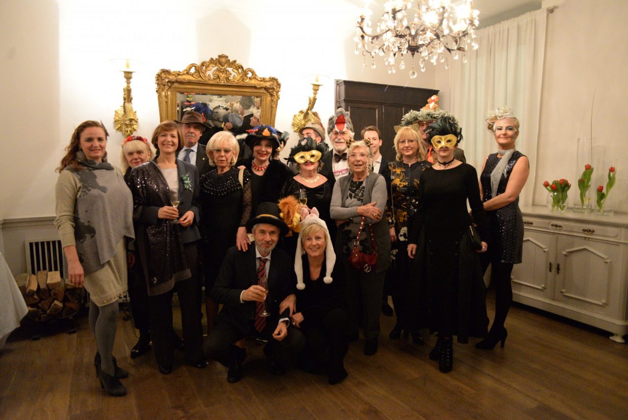 Festa in maschera per beneficenza VIDEO