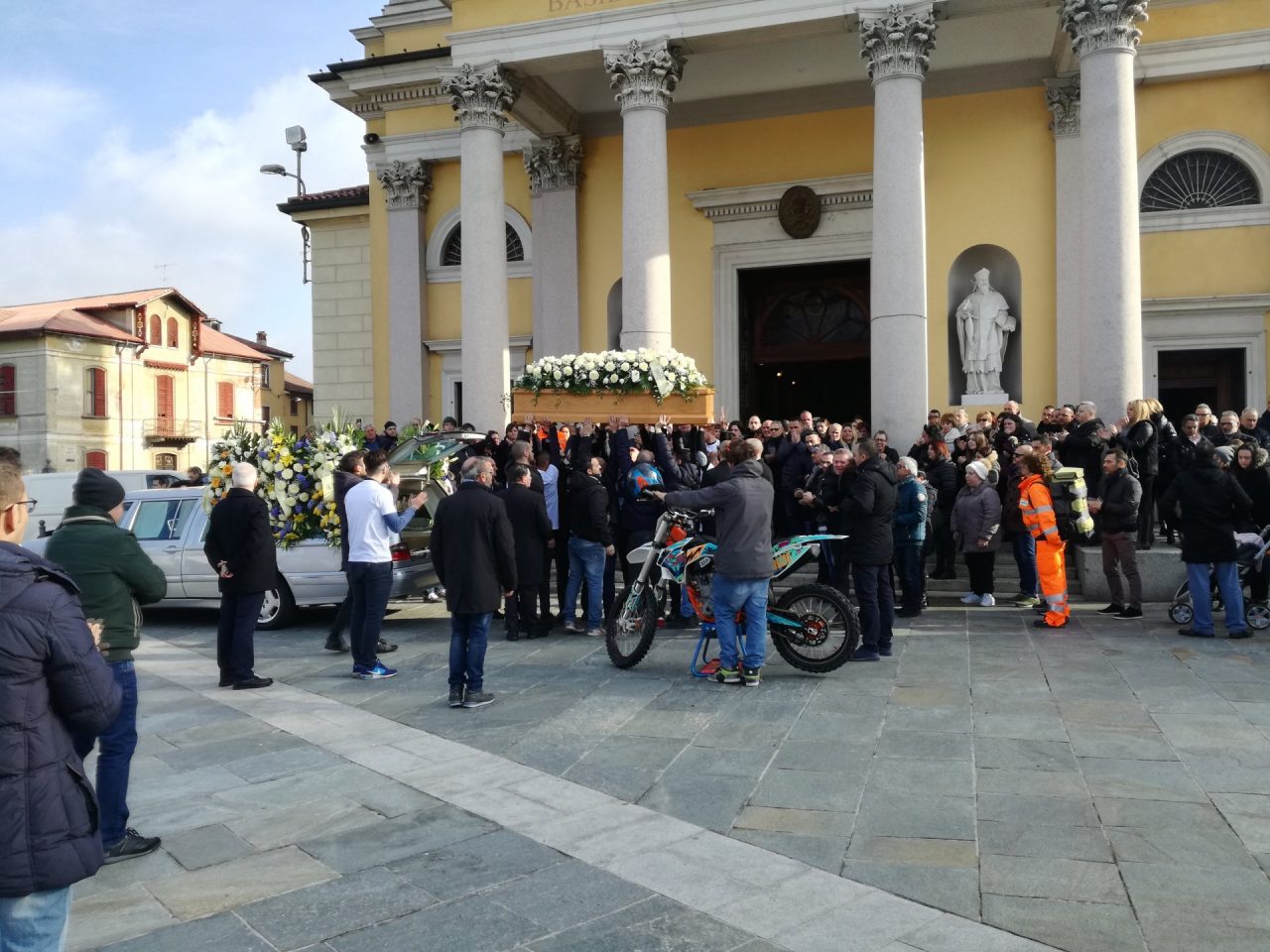 Il rombo della sua moto per l’ultimo saluto a Danilo Lombardo VIDEO