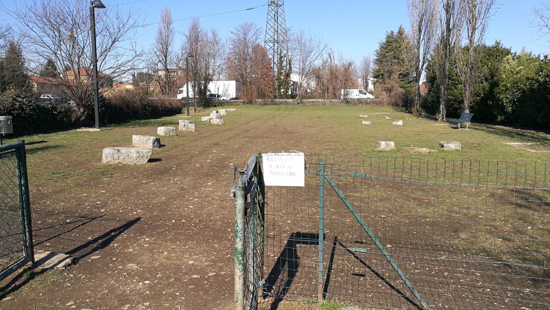 Lotta alle deiezioni canine, campagna di controlli nei parchi e nelle  strade - Prima Monza