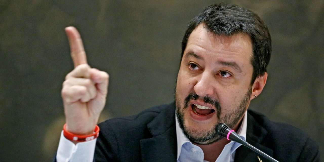 Autobus incendiato da un senegalese, interviene Salvini