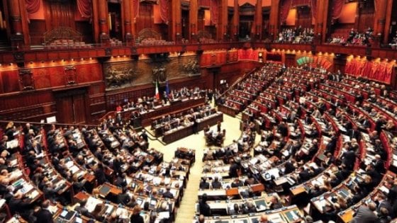 Quanto lavorano i nostri parlamentari? Ecco chi “bigia” di più
