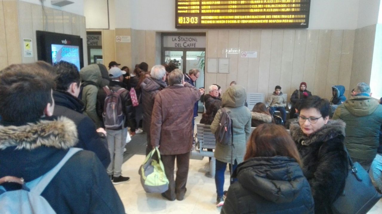 Treni Desio Monza circolazione ripartita dopo gli accertamenti