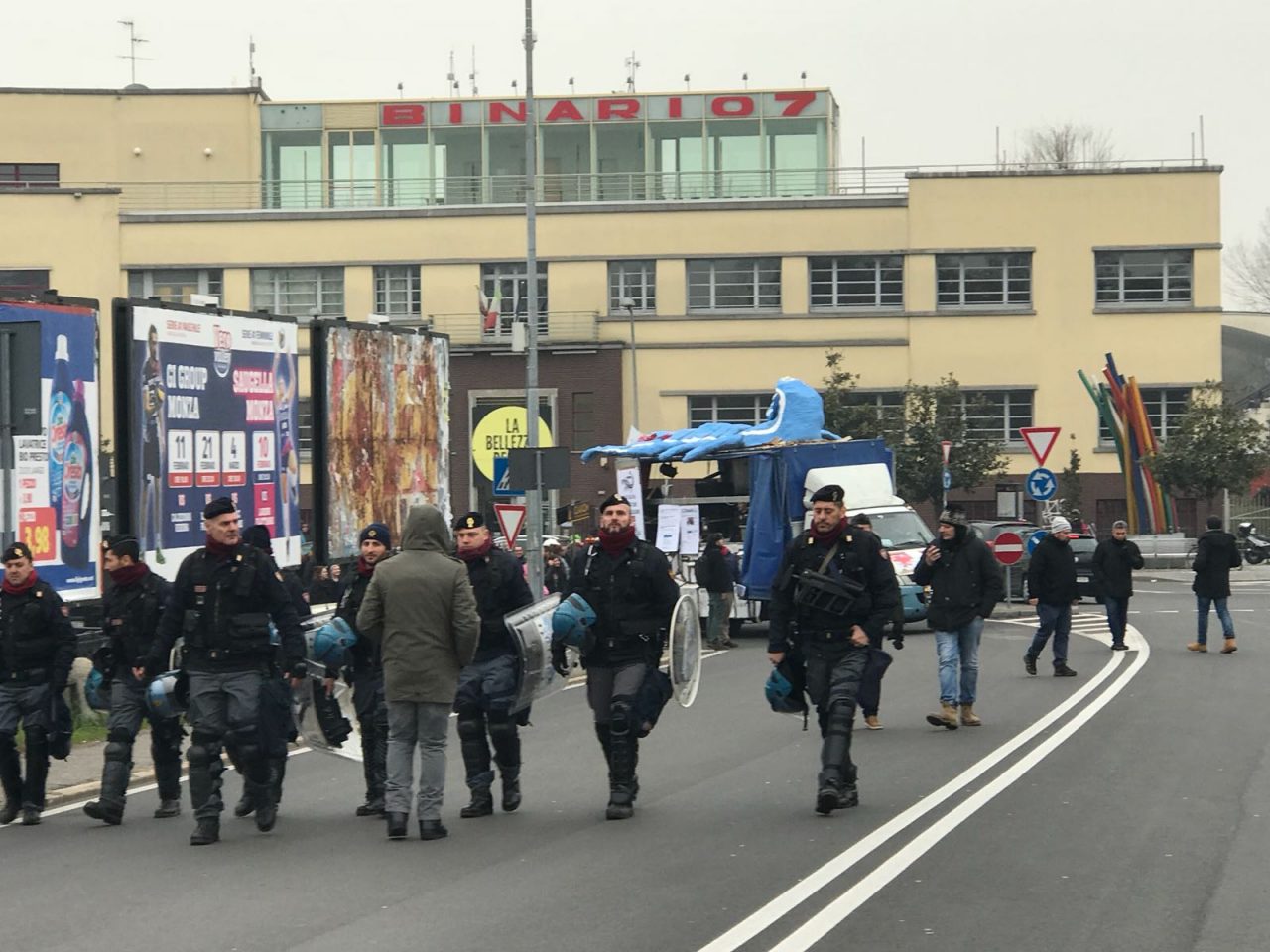 Maxi spiegamento di Forze dell’ordine per il Carnevale dei centri sociali