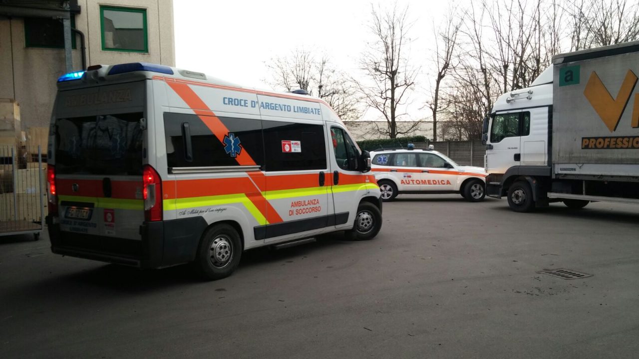 Malore per un corriere, soccorsi in una ditta a Meda VIDEO