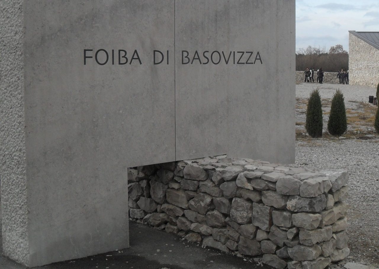Consigliere inneggia a Tito nel giorno delle foibe