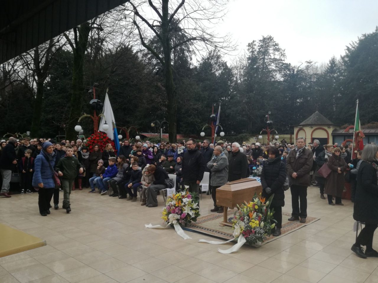 Commosso addio all’ex vice sindaco sulle note di Bella ciao