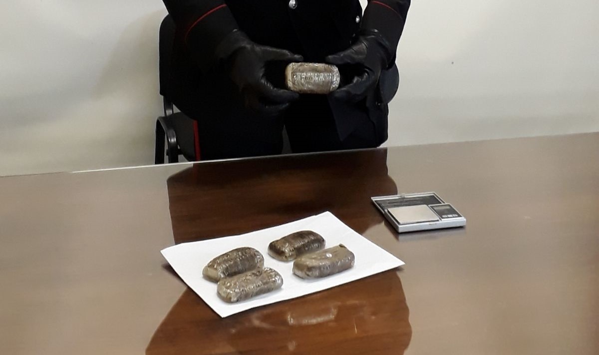 In possesso di hashish e marijuana, una sulbiatese finisce agli arresti domiciliari