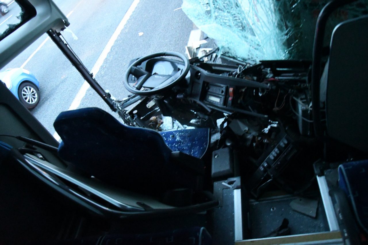 Scontro tra tir e pullman in autostrada TUTTE LE FOTO