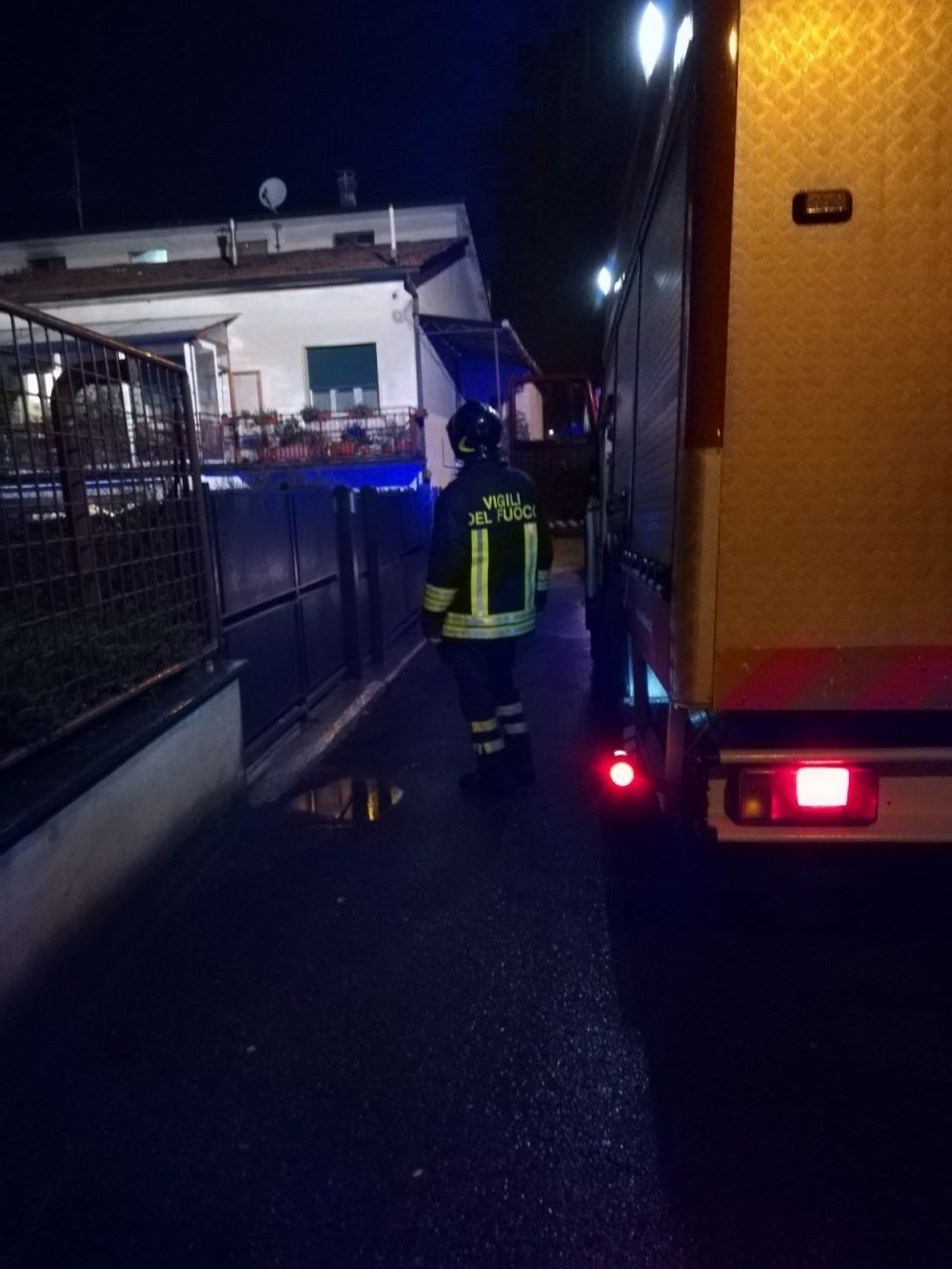 Incendio a Lentate, a fuoco la canna fumaria